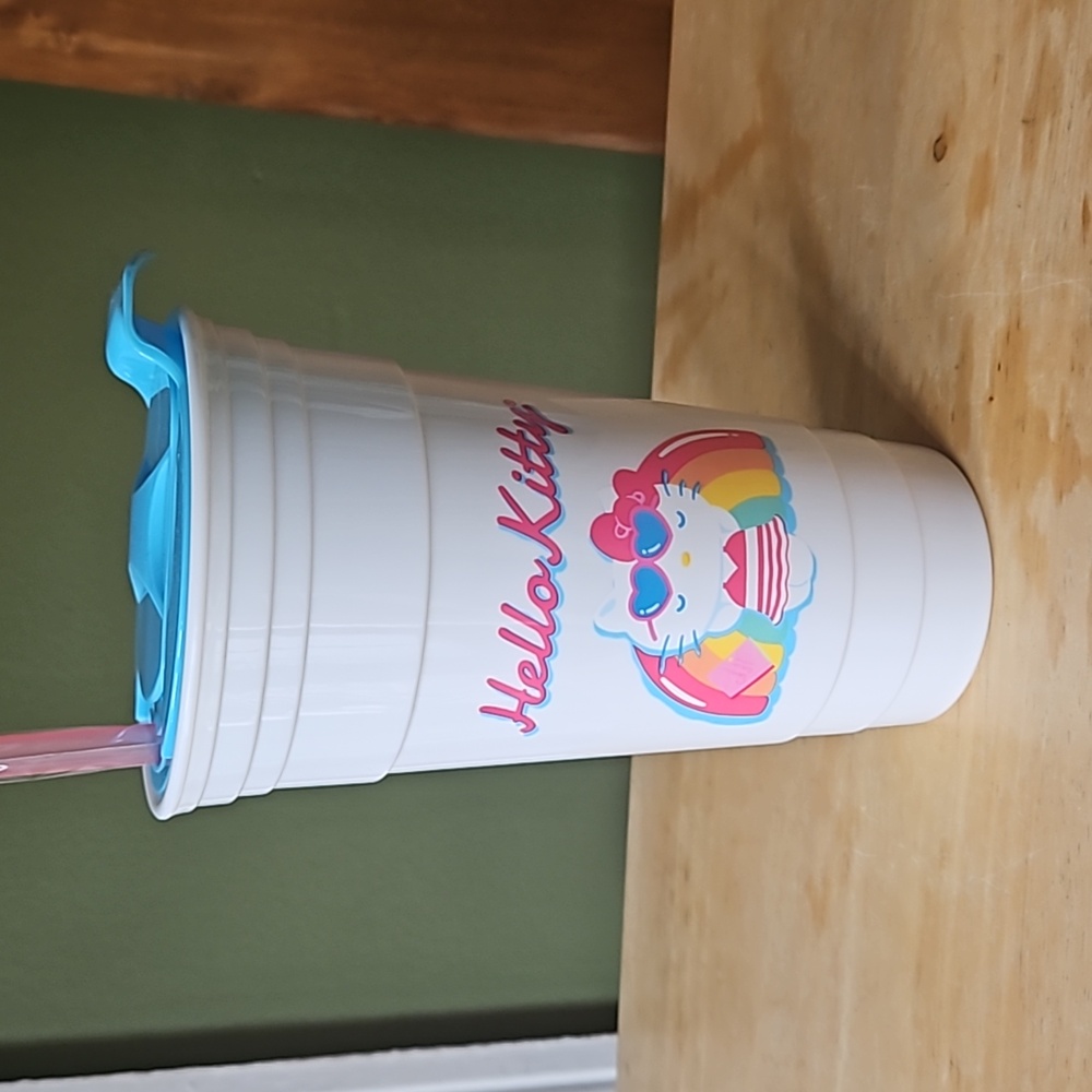 SANIRO HELLO KITTY 32 oz JUMBO COLD CUP - Picture 1 of 11
